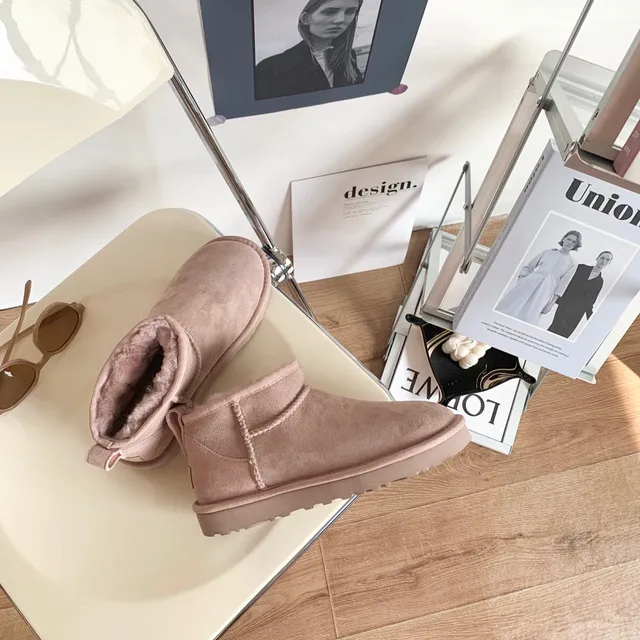 UGG Classic Short Suede Shearling-Lined Snow Boots 10