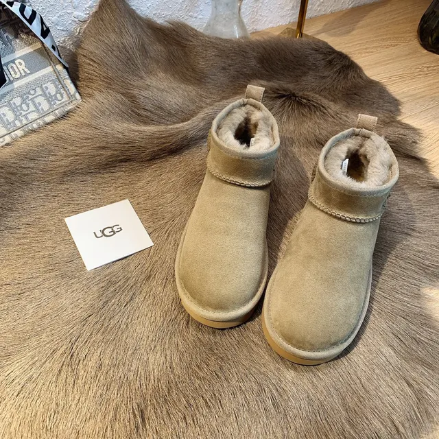 UGG Classic Short Suede Shearling-Lined Snow Boots 22