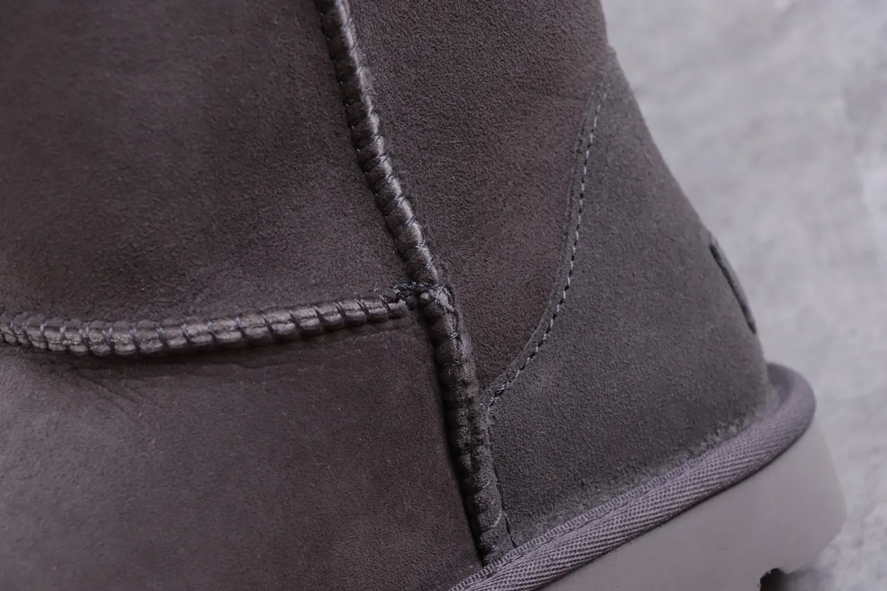 UGG Classic Tall চার্জকোল গ্রে শিয়ারলিং লাইন্ড হাঁটু পর্যন্ত জুতো 3