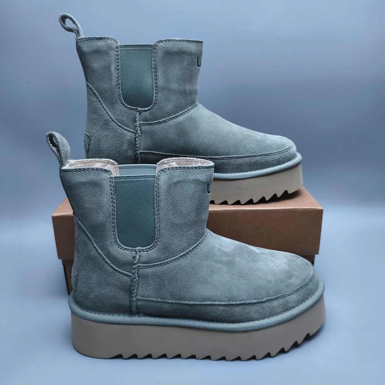 UGG Green Beige Platform Sole Elastic Side Gussets Chelsea Boots 5