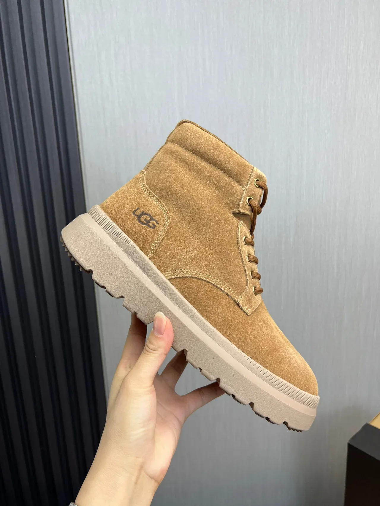UGG حذاء عمل من السويد ذو أربطة ومنصة سميكة 7