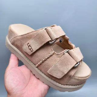 UGG Tasman बेज सूड डबल-स्ट्रैप प्लेटफॉर्म स्लिपर्स