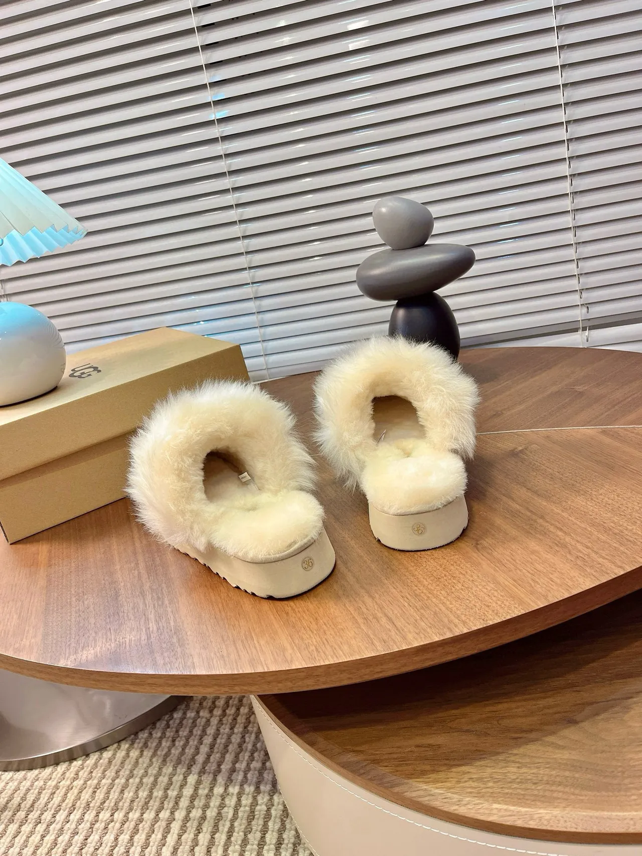 UGG Tasman بيج جلد سويدي محفوف بالشيرلينج نعال منصة 7