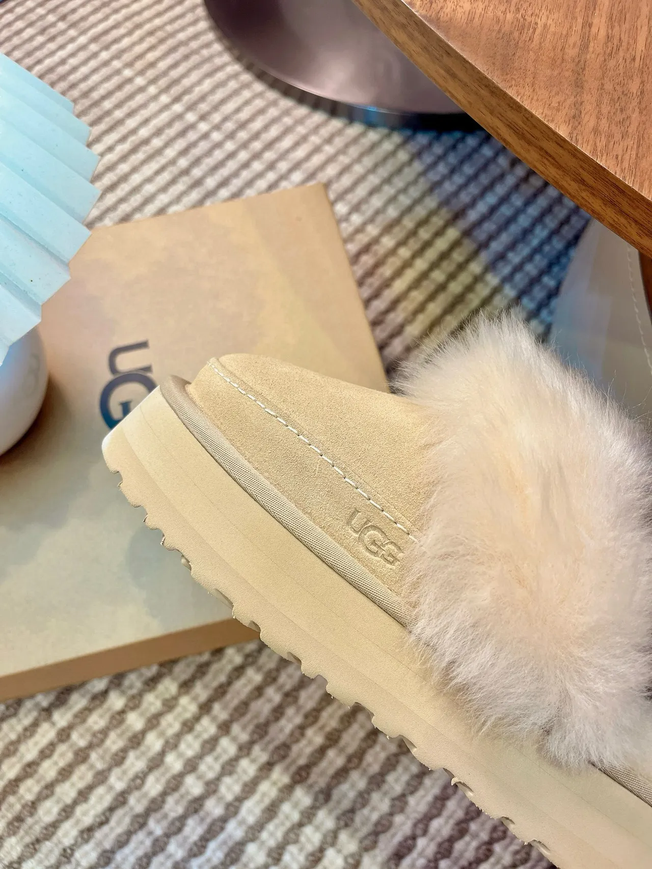 UGG Tasman بيج جلد سويدي محفوف بالشيرلينج نعال منصة 8