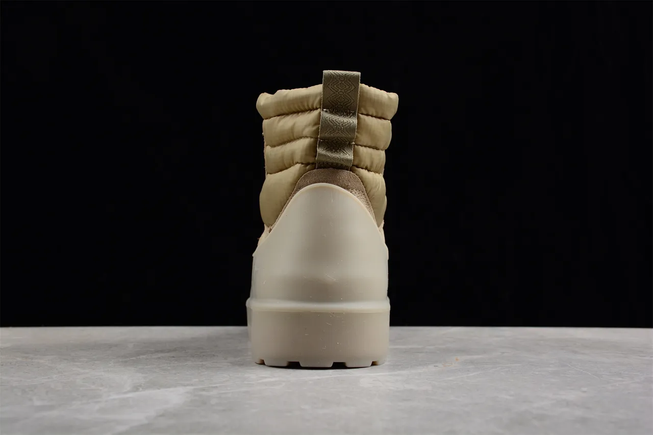 UGG Tasman Beige सादा कुइल्टेड पफर कफ सुड अपर बरफের बुट 9