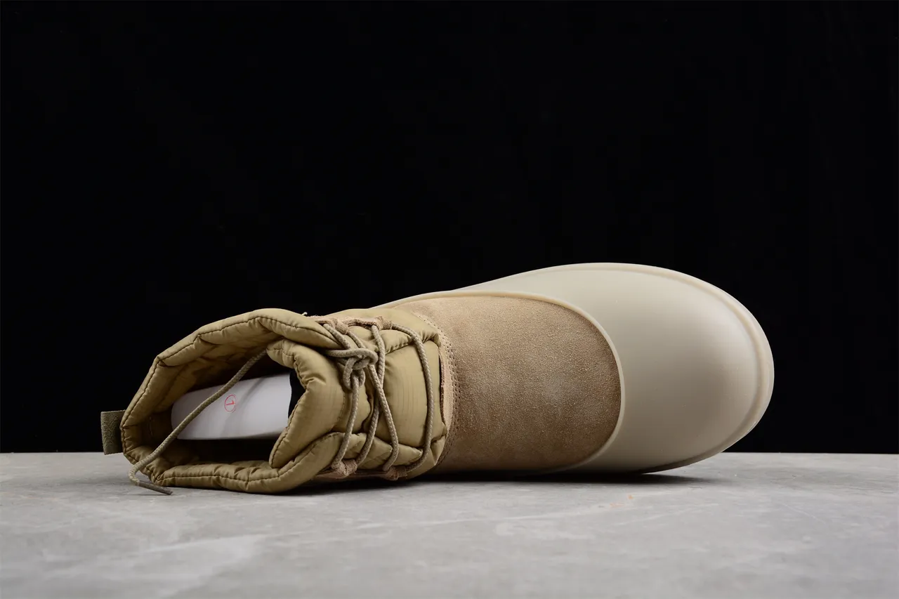 UGG Tasman Beige सादा कुइल्टेड पफर कफ सुड अपर बरफের बुट 11
