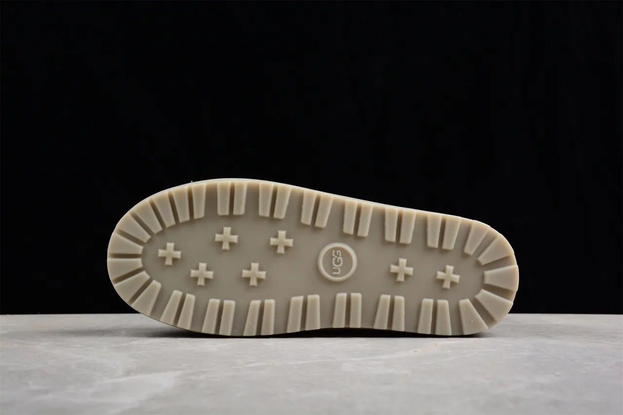 UGG Tasman Beige सादा कुइल्टेड पफर कफ सुड अपर बरफের बुट 12