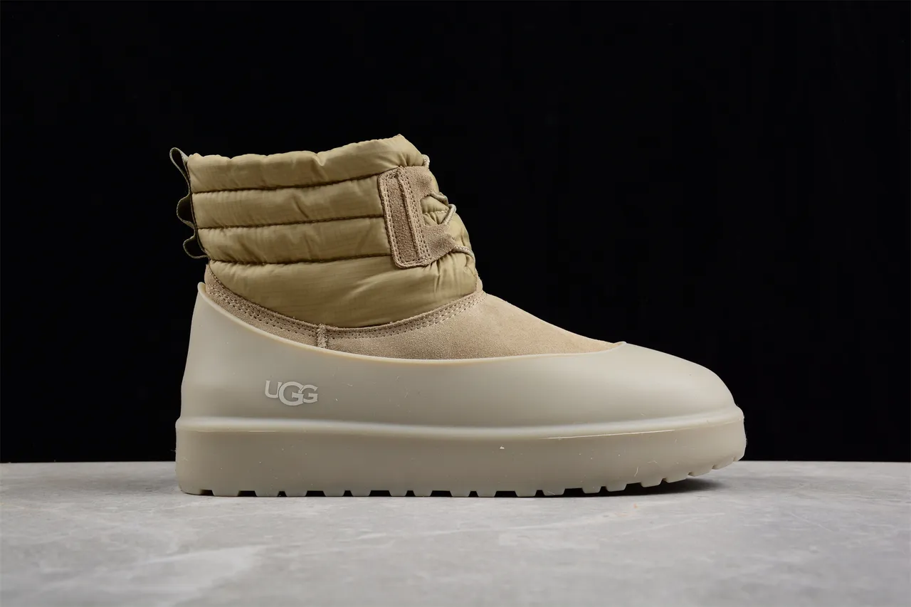 UGG Tasman Beige सादा कुइल्टेड पफर कफ सुड अपर बरफের बुट 13