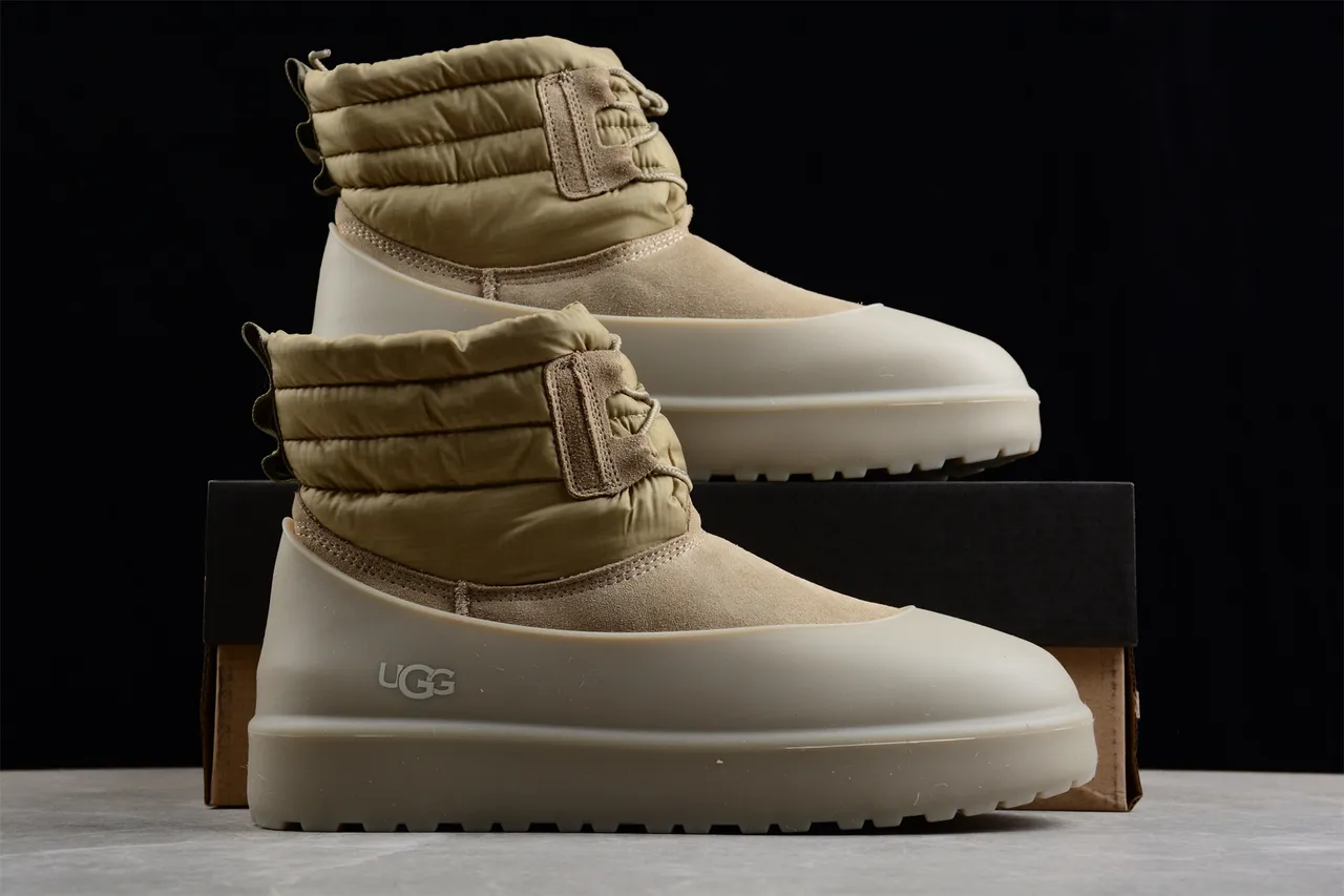 UGG Tasman Beige सादा कुइल्टेड पफर कफ सुड अपर बरफের बुट 14
