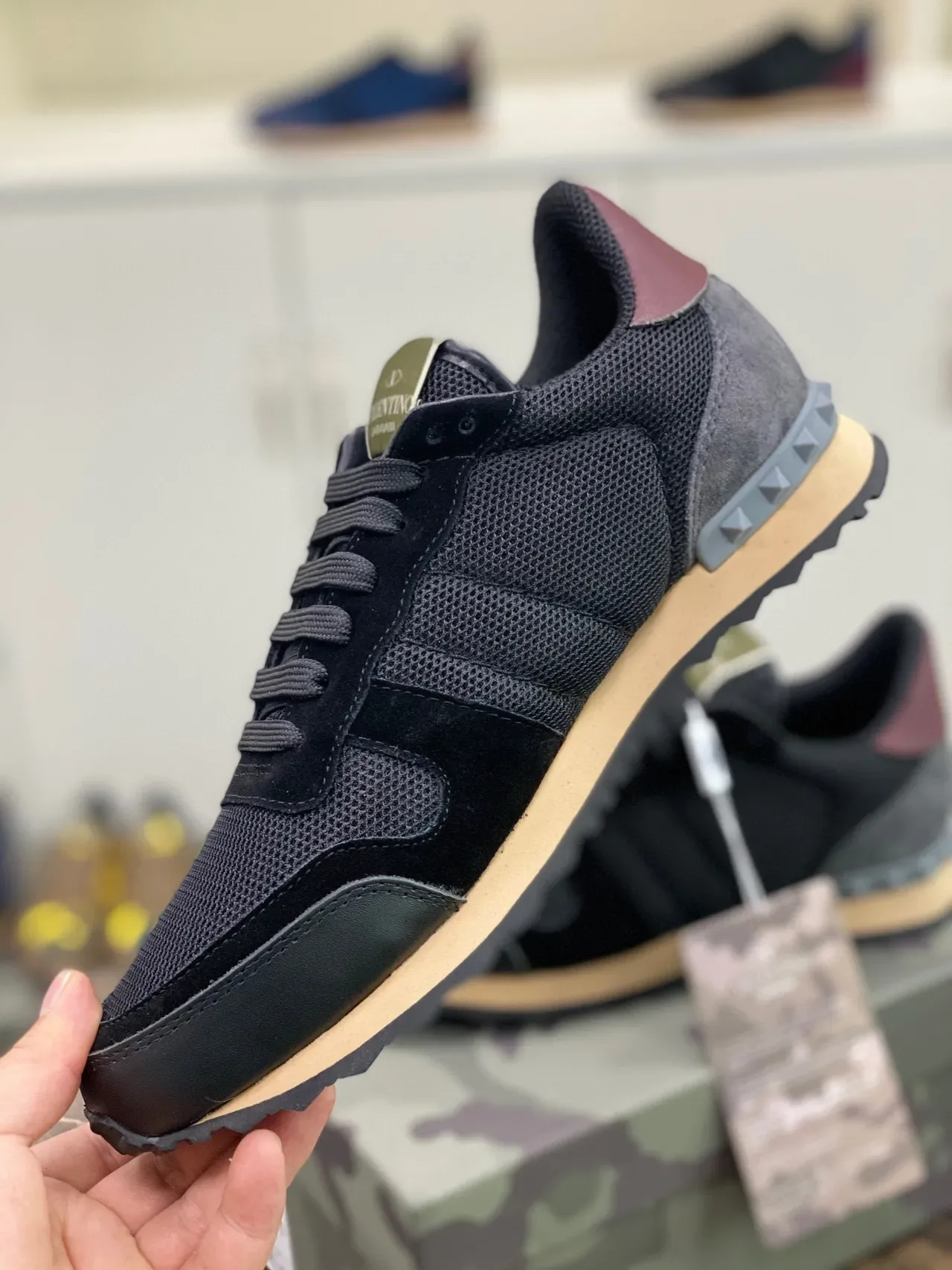 Valentino Preto Bege Malha E Camurça Superior Spiked Salto De Borracha Tênis Lifestyle 2