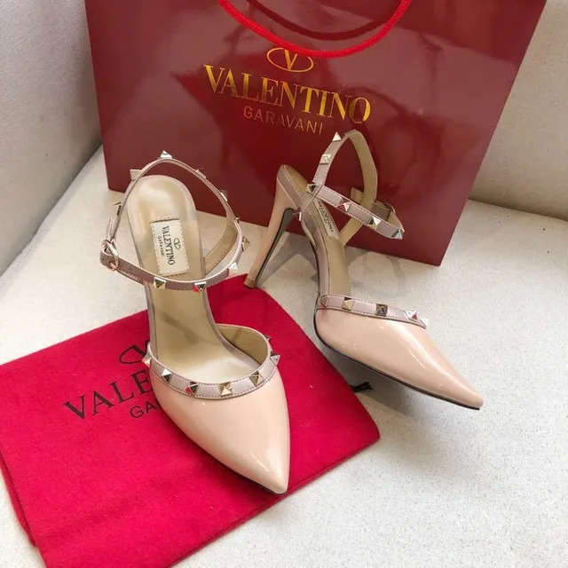 Valentino Rockstud نيود باترنت مرصعة بالميليات T-strap كعب ستيليتو 5