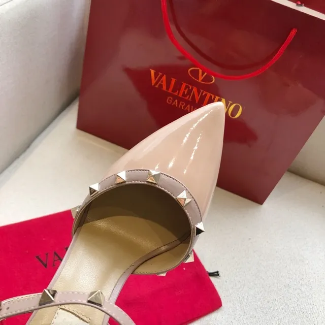 Valentino Rockstud نيود باترنت مرصعة بالميليات T-strap كعب ستيليتو 7
