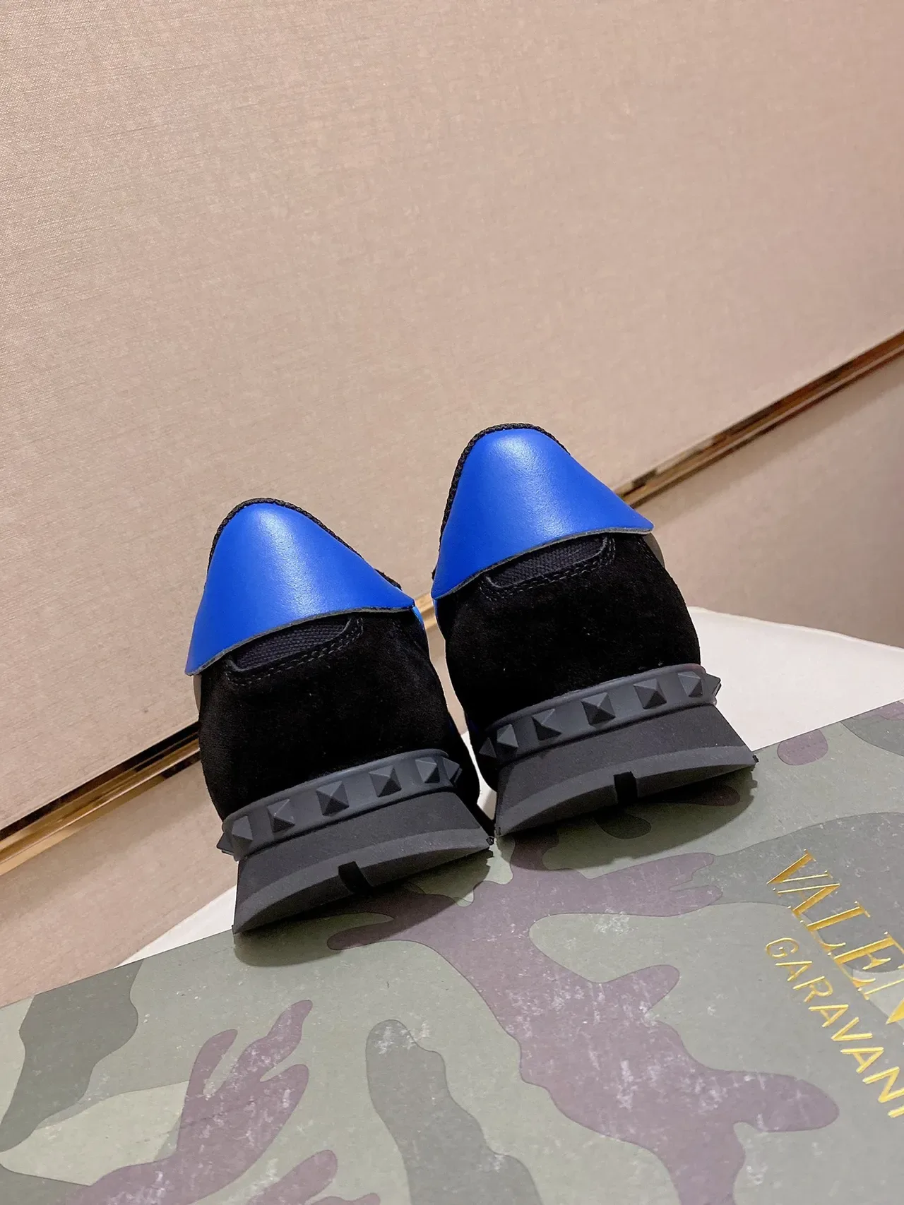 Sneakers lifestyle Valentino Rockstud Runner Camouflage Noir Bleu 3