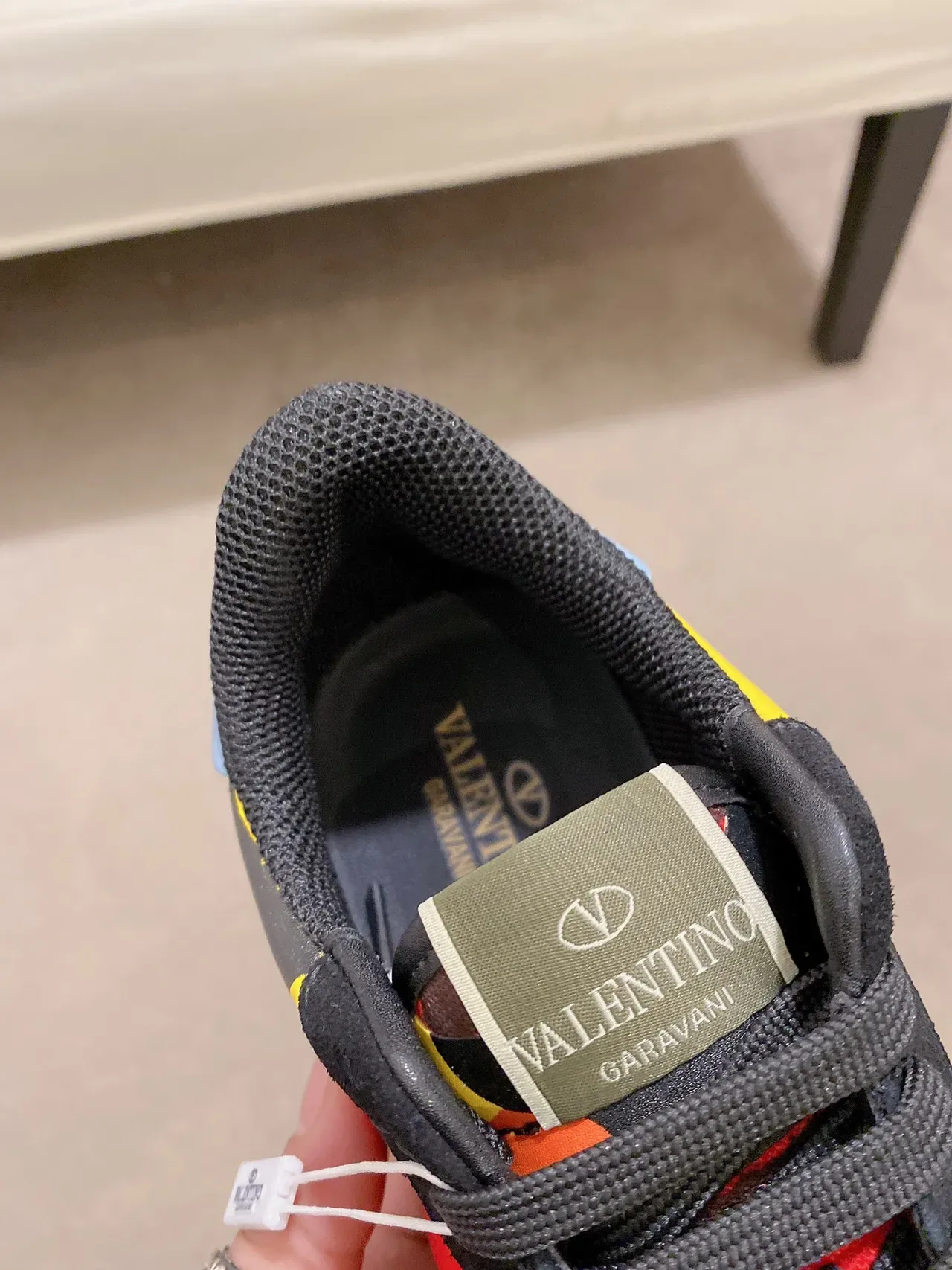 Valentino Rockstud Runner Impressão de Chama Preto Multicor Sneakers Lifestyle 4