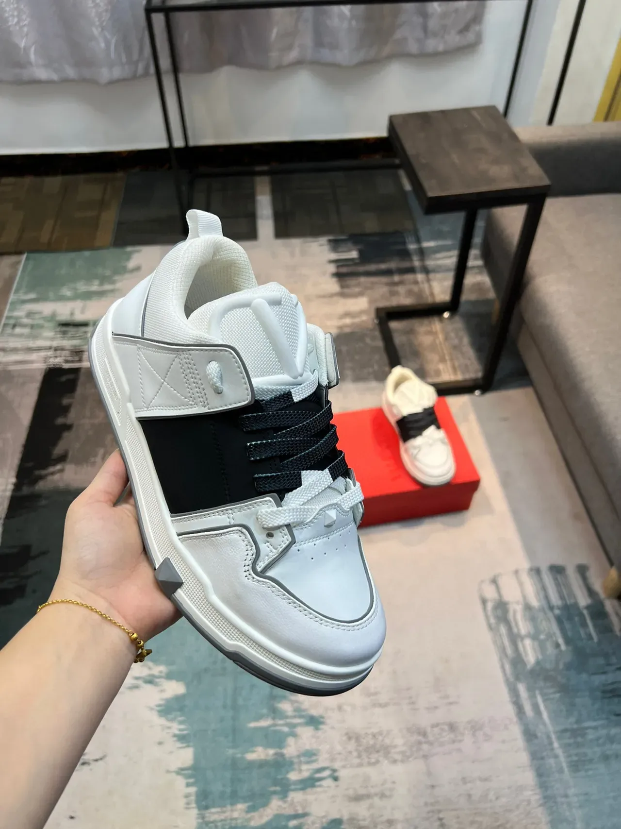 Valentino Rockstud Zapatillas Lifestyle Blancas Negras Cuero Estructurado Panel Lateral Contraste 6