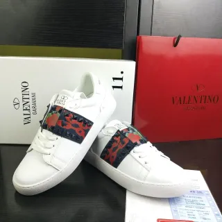 瓦伦蒂诺 Rockstud 白色皮革 studded 带生活方式运动鞋