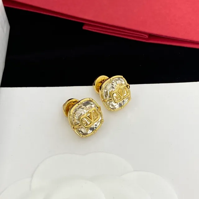 Valentino VLOGO সোনার বহুরঙা ধাতব ফ্যাসেটড বর্গাকার কাটা পাথর কানের দুল 7