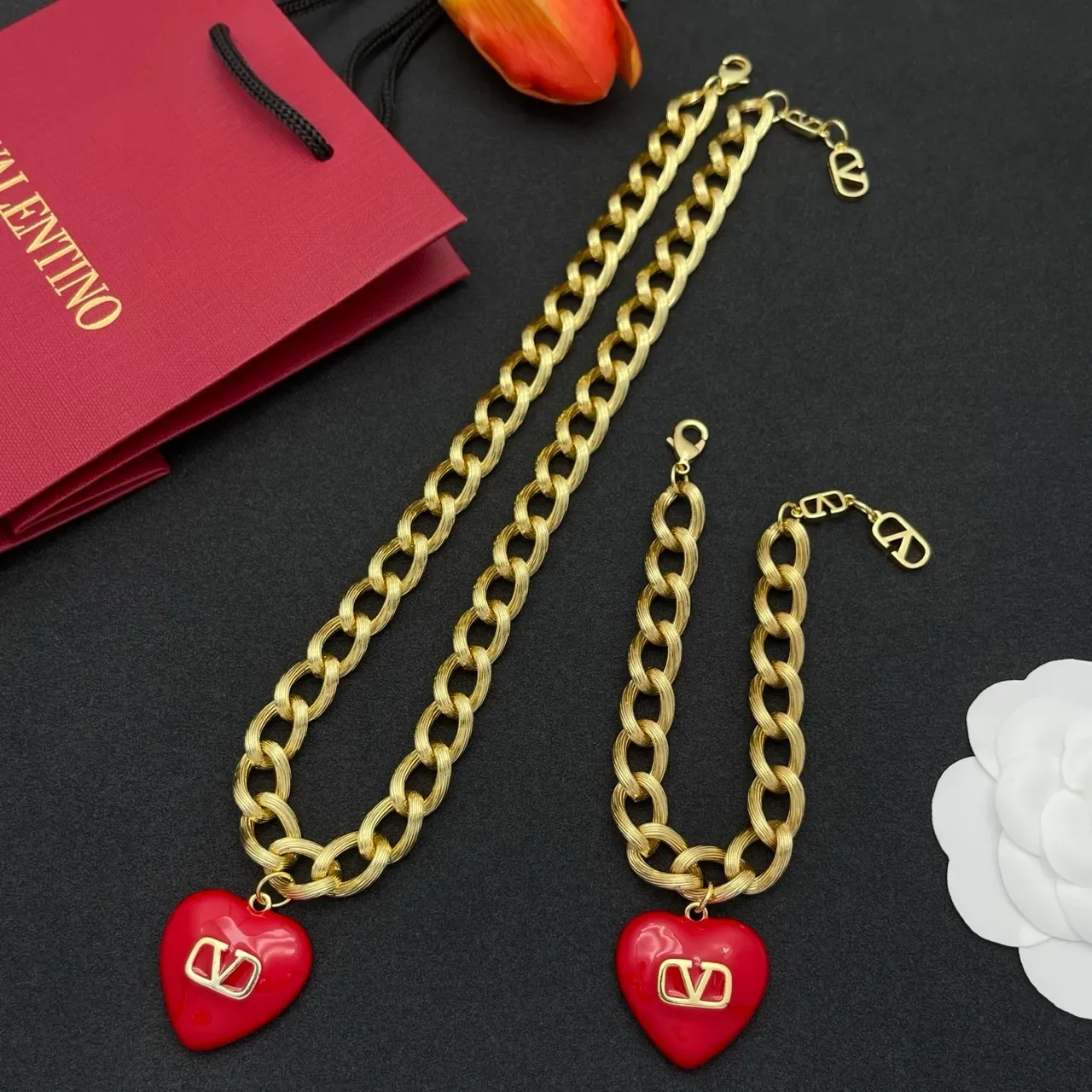Valentino VLogo Cœur Émail Rouge Chaîne Or Bracelet 2