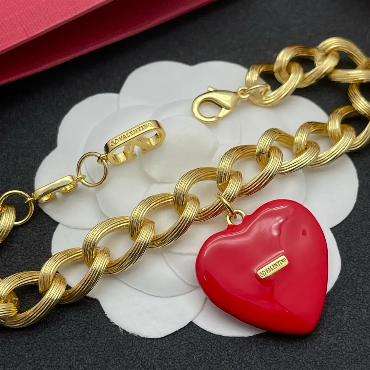 Valentino VLogo Cœur Émail Rouge Chaîne Or Bracelet 3