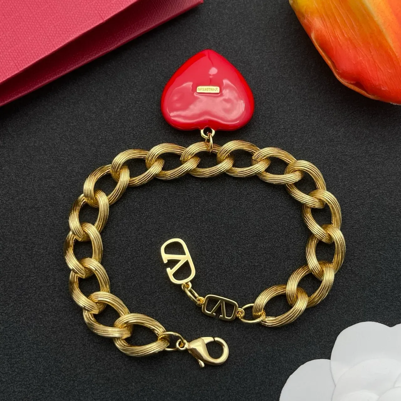 Valentino VLogo Cœur Émail Rouge Chaîne Or Bracelet 4