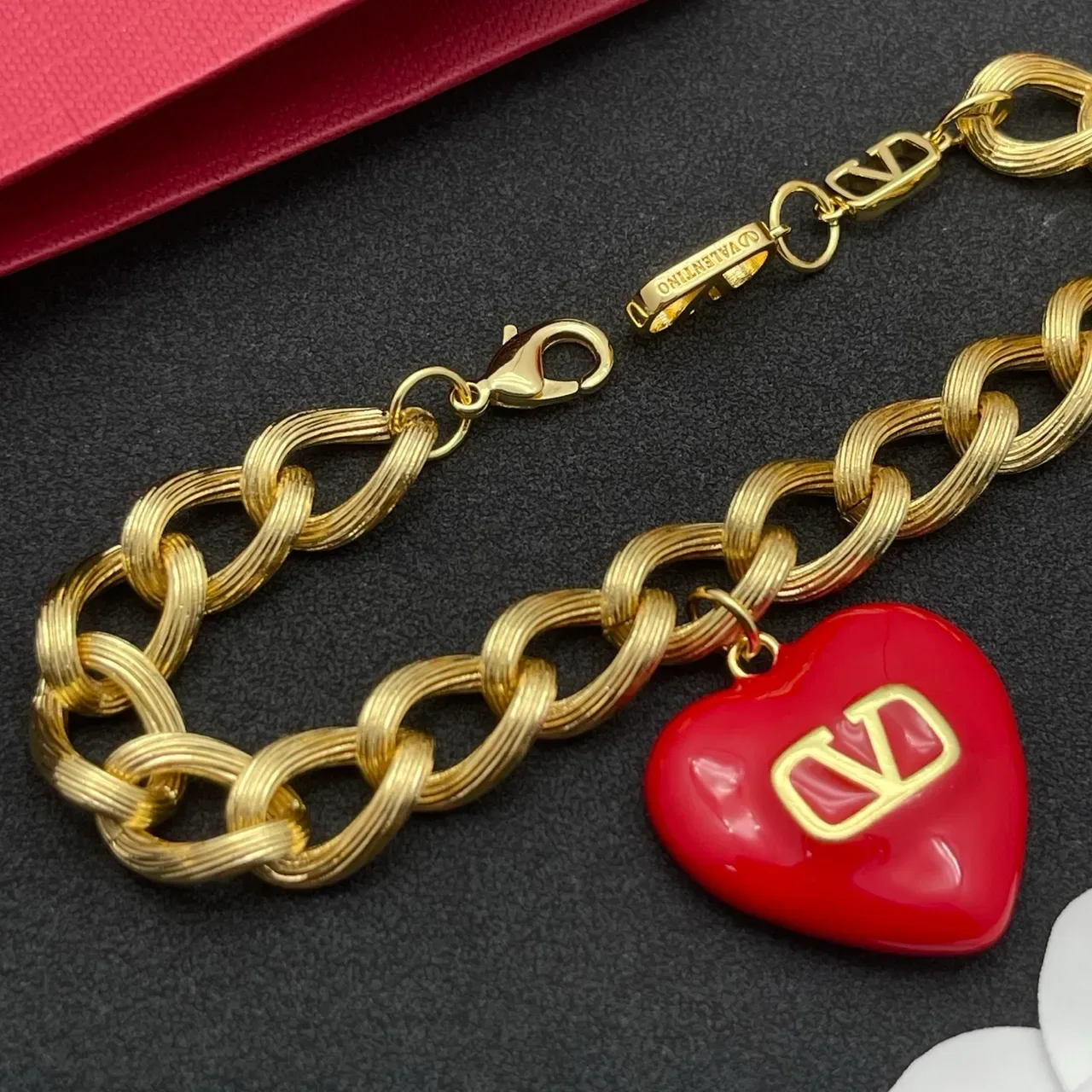 Valentino VLogo Cœur Émail Rouge Chaîne Or Bracelet 5