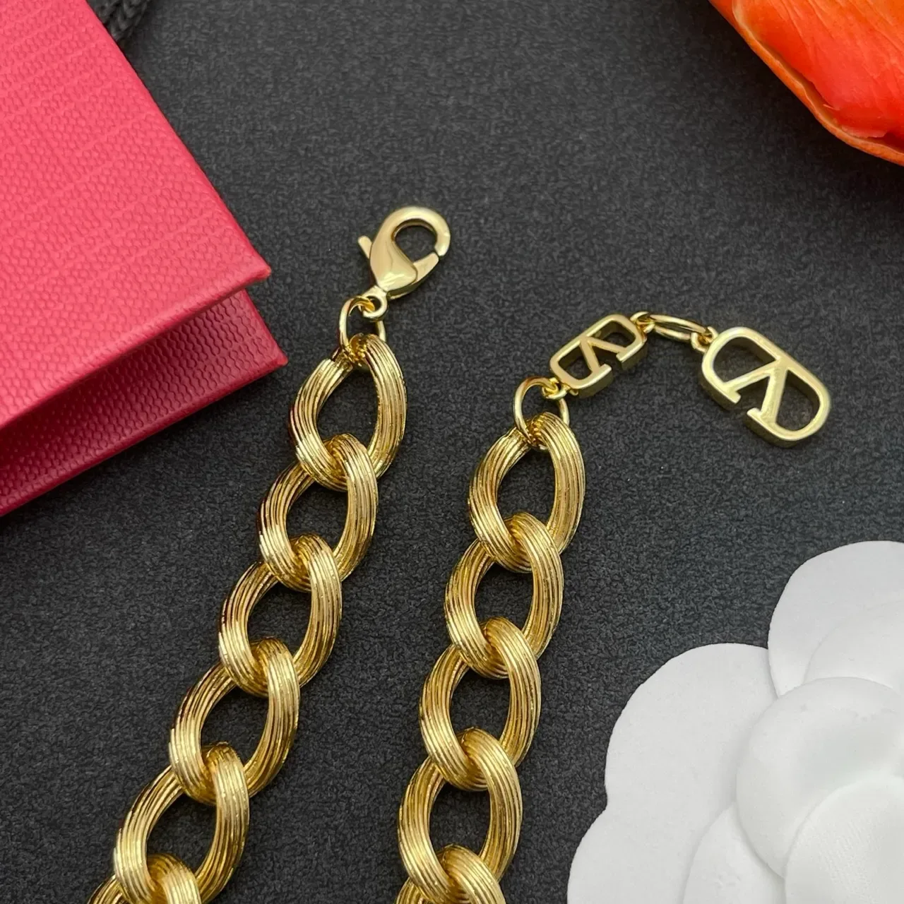 Valentino VLogo Cœur Émail Rouge Chaîne Or Bracelet 6
