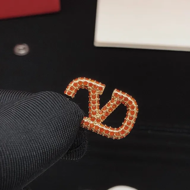 Valentino VLogo Pavé Cristal Orange Or en ton Boucles d'oreilles à clous 4