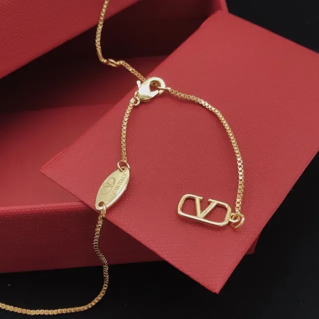 Colar Valentino VLogo Pérolas Corrente Dourada 4