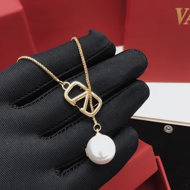 Colar Valentino VLogo Pérolas Corrente Dourada 6