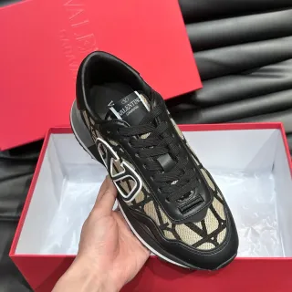 Valentino VLTN Runner Zapatillas Lifestyle Monogram Negro y Beige