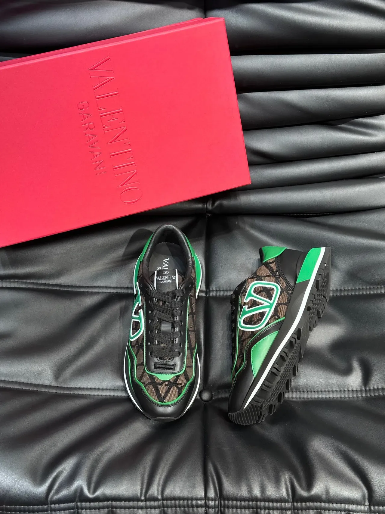 Valentino VLTN Runner Vert Noir Monogram Lifestyle Sneakers 3