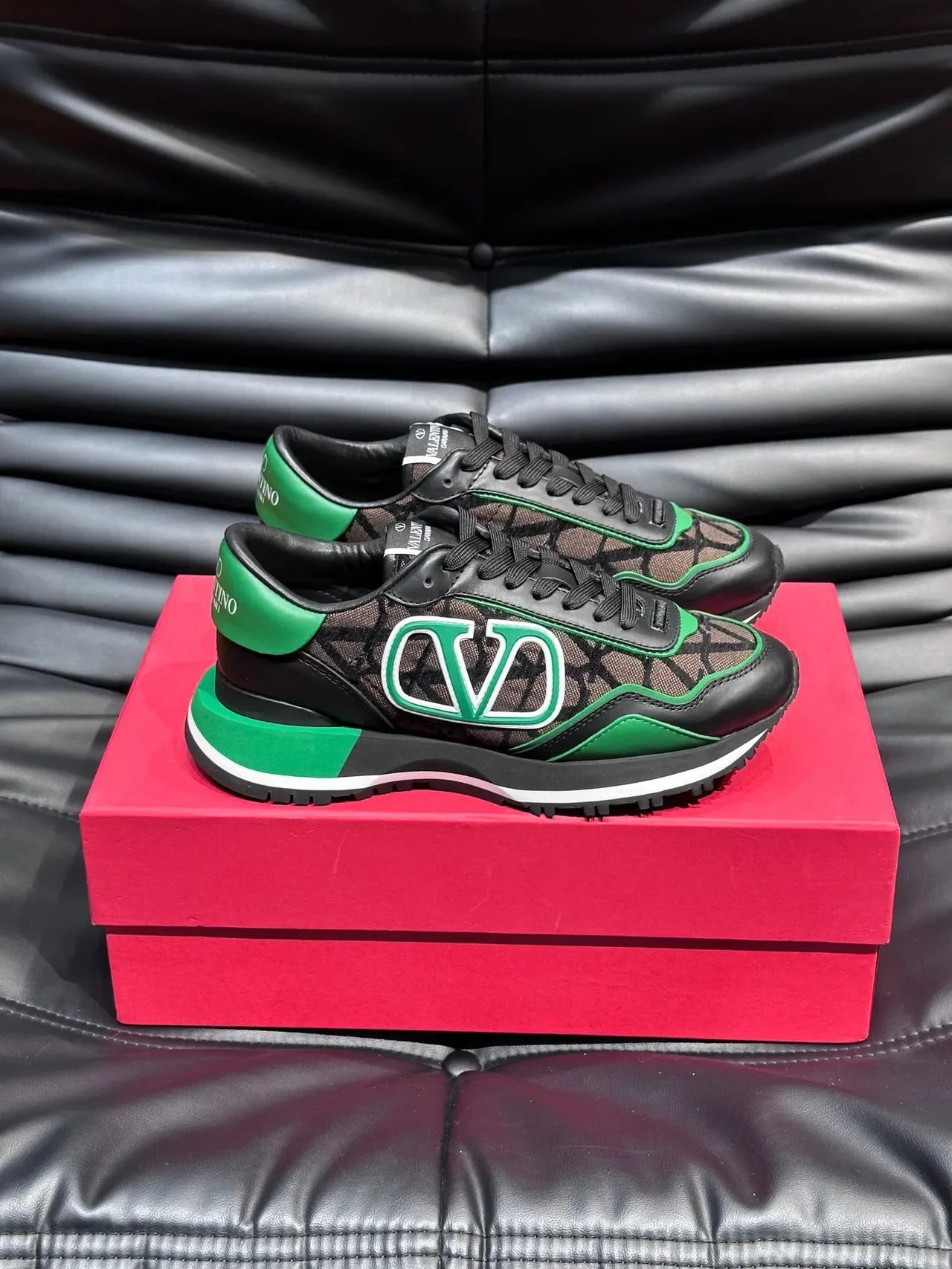 Valentino VLTN Runner Vert Noir Monogram Lifestyle Sneakers 4