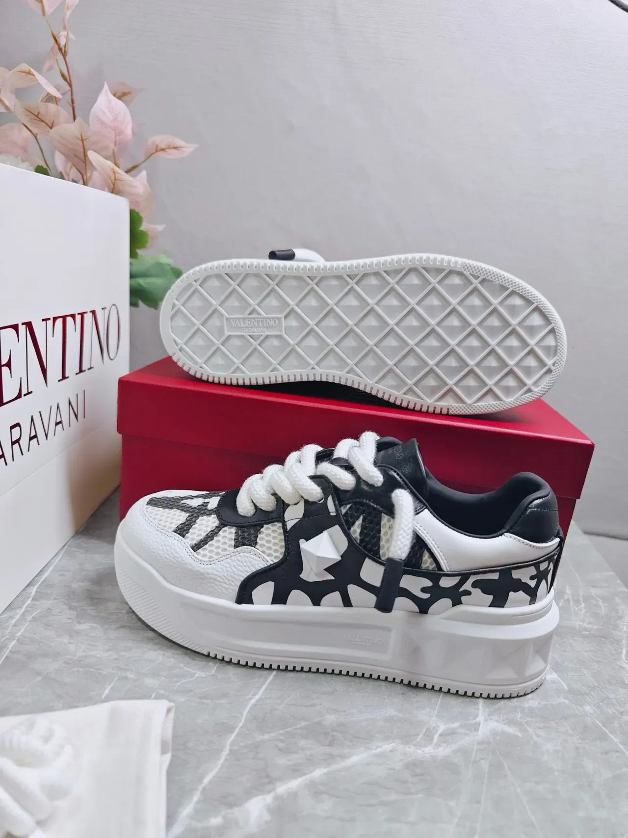 Valentino sneakers lifestyle blanc et noir semelle plateforme chunky panneau mesh et cuir 5