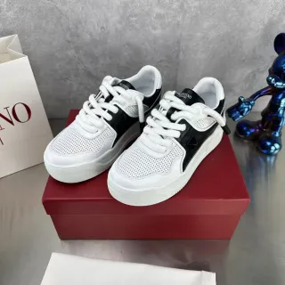 Valentino 白色黑色 穿孔网面鞋面 侧面覆盖 生活方式运动鞋