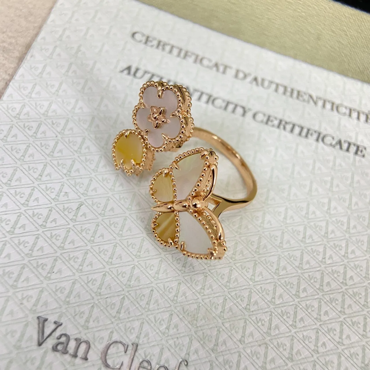 Van Cleef & Arpels Alhambra et Butterfly mère-de-perle bagues 4