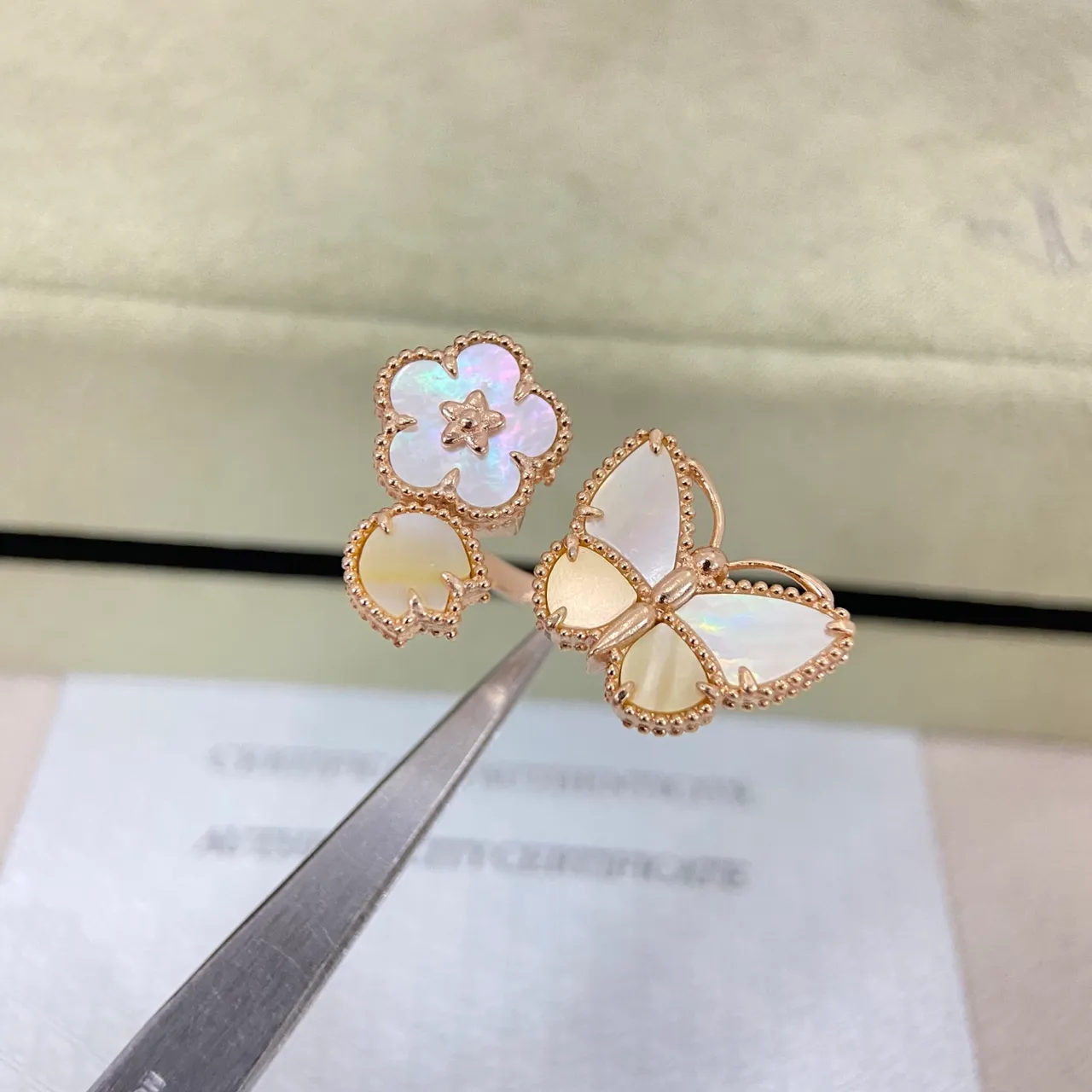 Van Cleef & Arpels Alhambra et Butterfly mère-de-perle bagues 5