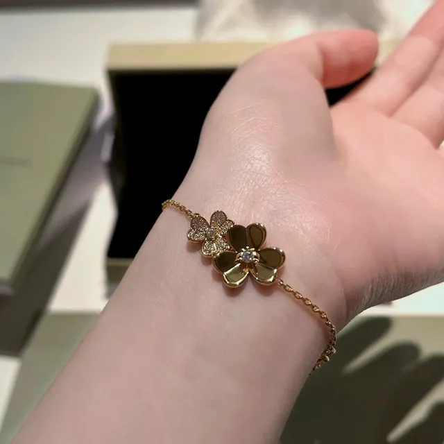 Van Cleef & Arpels Alhambra Cinq motifs Bracelet en or et diamants 9