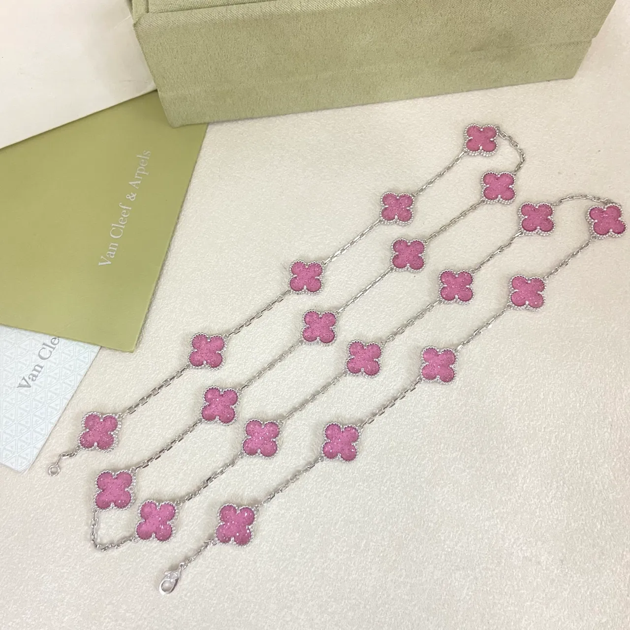 Van Cleef & Arpels Alhambra Collier Chaîne Émail Rose Trèfle à Quatre Feuilles 2
