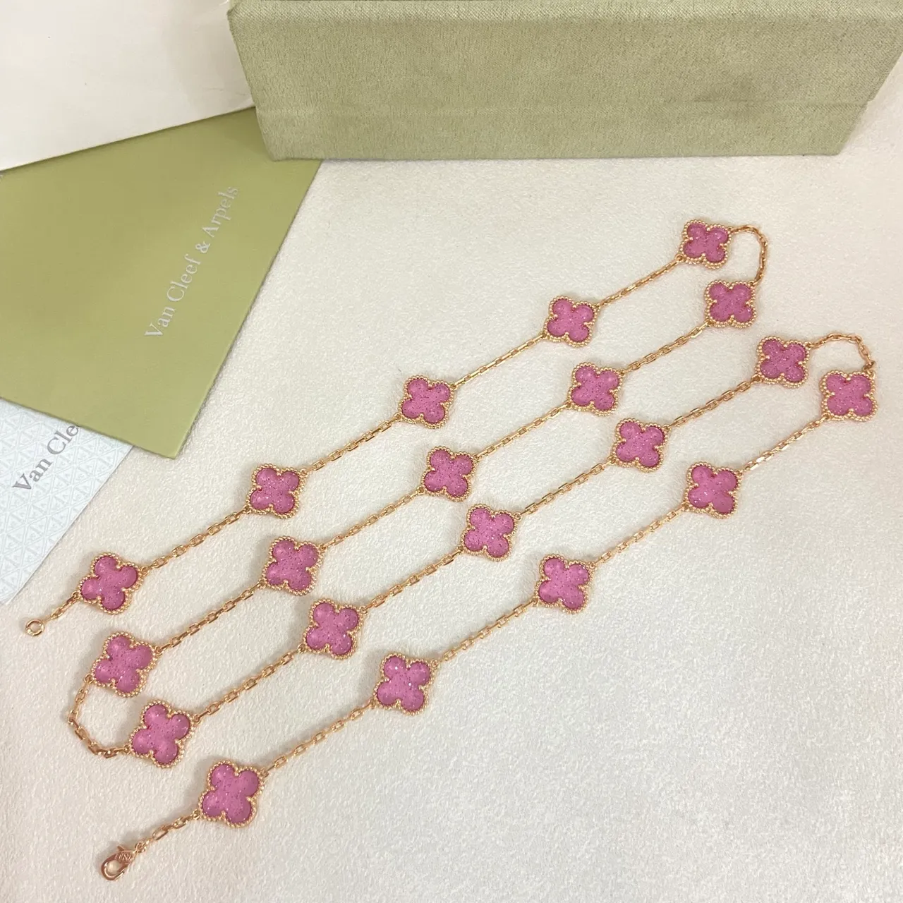 Van Cleef & Arpels Alhambra Collier Chaîne Émail Rose Trèfle à Quatre Feuilles 3