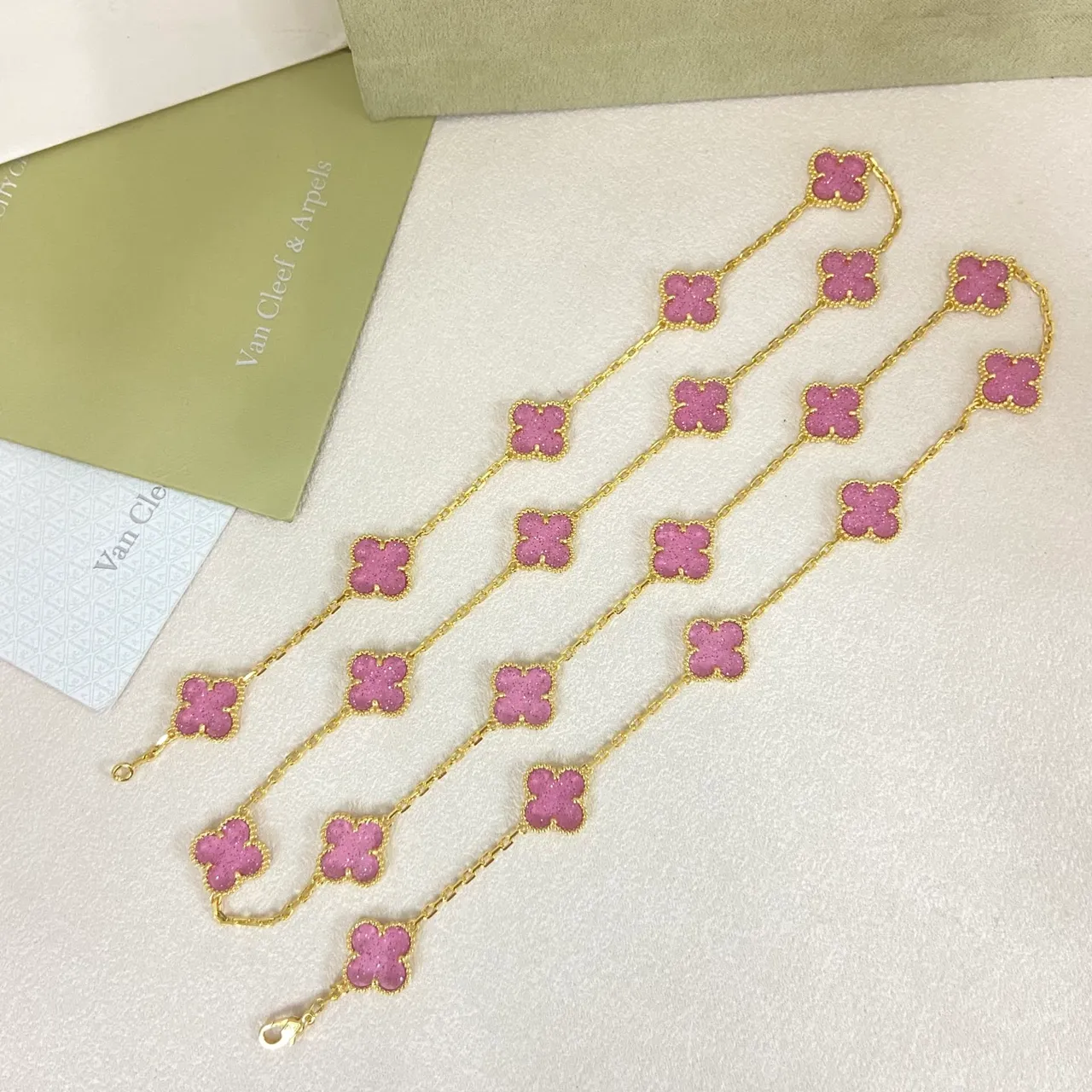 Van Cleef & Arpels Alhambra Collier Chaîne Émail Rose Trèfle à Quatre Feuilles 4