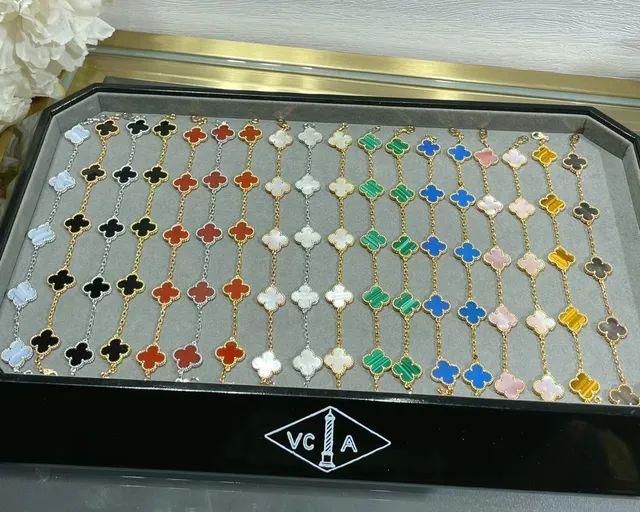 Van Cleef & Arpels Alhambra Four-Leaf Clover Esmalte e Mãe-de-pérola Pulseiras 1