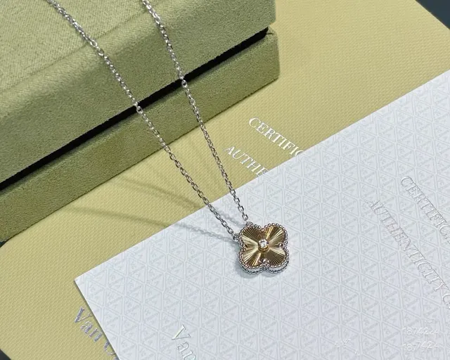Van Cleef & Arpels Alhambra Four-Leaf Clover Collier en or et diamants 7