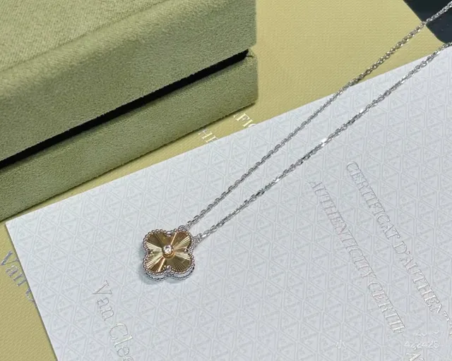 Van Cleef & Arpels Alhambra Four-Leaf Clover Collier en or et diamants 8