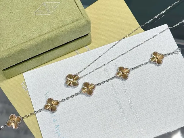 Van Cleef & Arpels Alhambra Four-Leaf Clover Collier en or et diamants 9