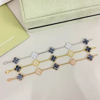 Van Cleef & Arpels Alhambra Four-Leaf Clover bracelets d'émail rayé et pavé