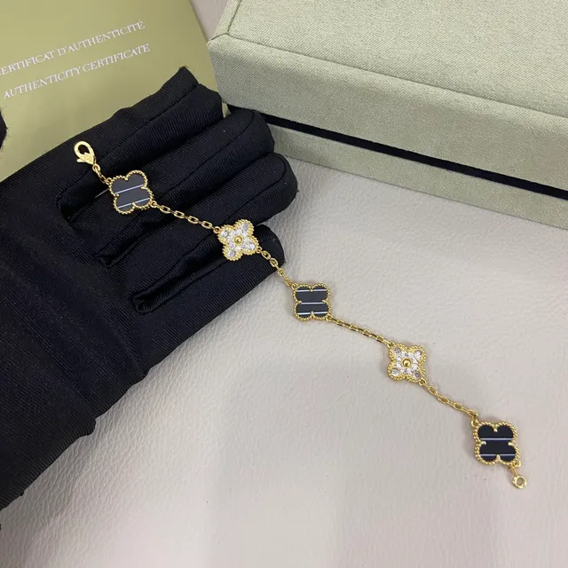 Van Cleef & Arpels Alhambra Four-Leaf Clover bracelets d'émail rayé et pavé 2