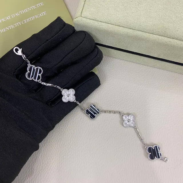 Van Cleef & Arpels Alhambra Four-Leaf Clover bracelets d'émail rayé et pavé 4