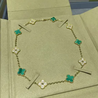 Van Cleef & Arpels Alhambra المالاخايت الماس مكسوف نباتة ذات أربع أوراق قلادة