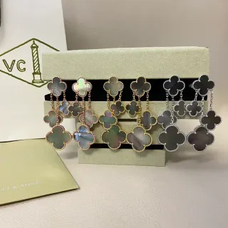 Van Cleef & Arpels Alhambra لؤلؤ أمي وذهبي النغمة أقراط معلقة