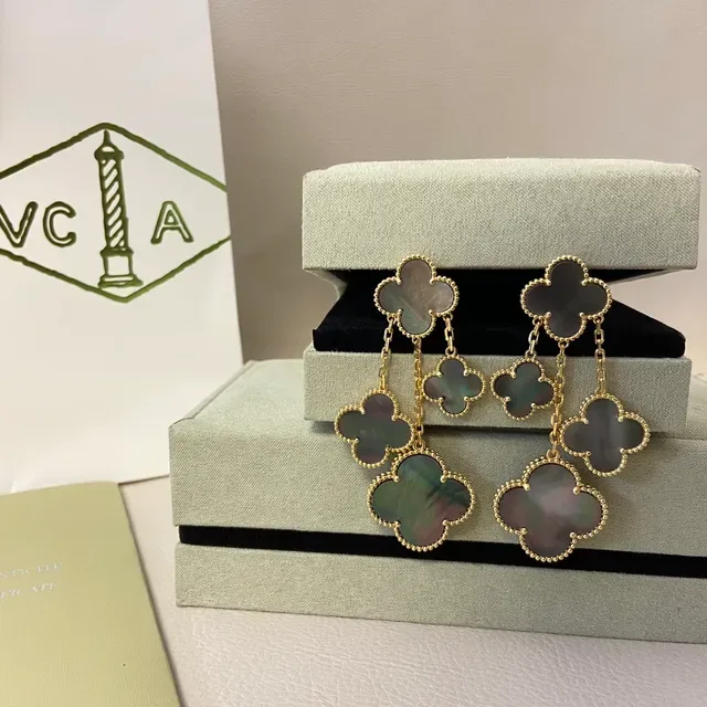 Van Cleef & Arpels Alhambra Madreperla y tono dorado Pendientes colgantes 2